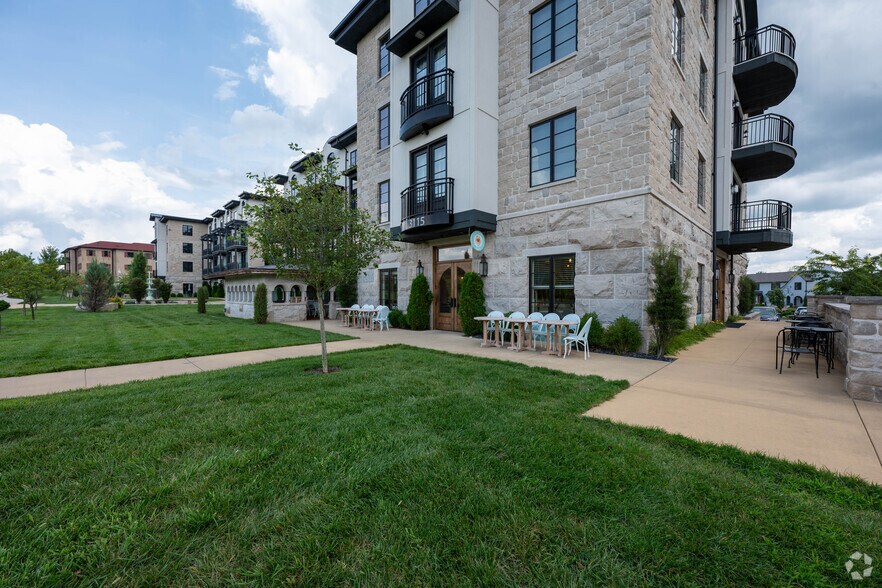 More Photos Of 3105 S Sare Rd, Bloomington Apartments For Lease