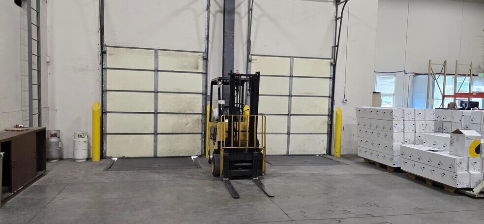 More Photos Of 5111 W 2100 S, West Valley Warehouse For Lease