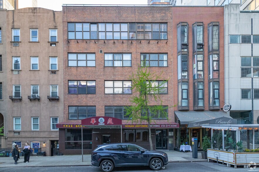More Photos Of 216 E 49th St, New York Office For Lease