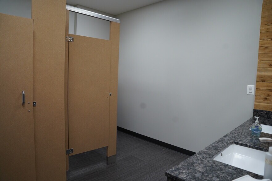 More Photos Of 7595 Martinsburg Pike, Shepherdstown Office For Sale