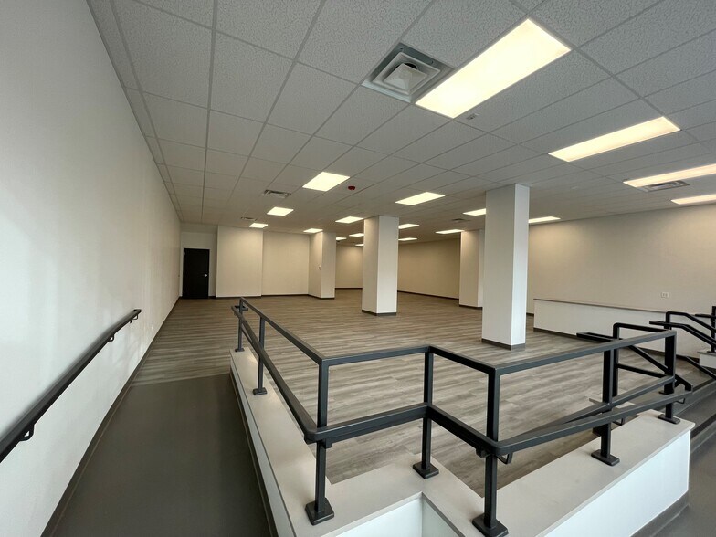 More Photos Of 622 W Roosevelt Rd, Chicago Office For Sale