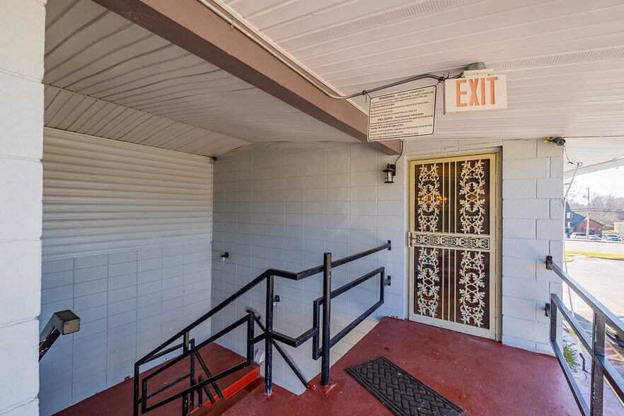 More Photos Of 3811 W Chestnut Expy, Springfield Hotel For Sale