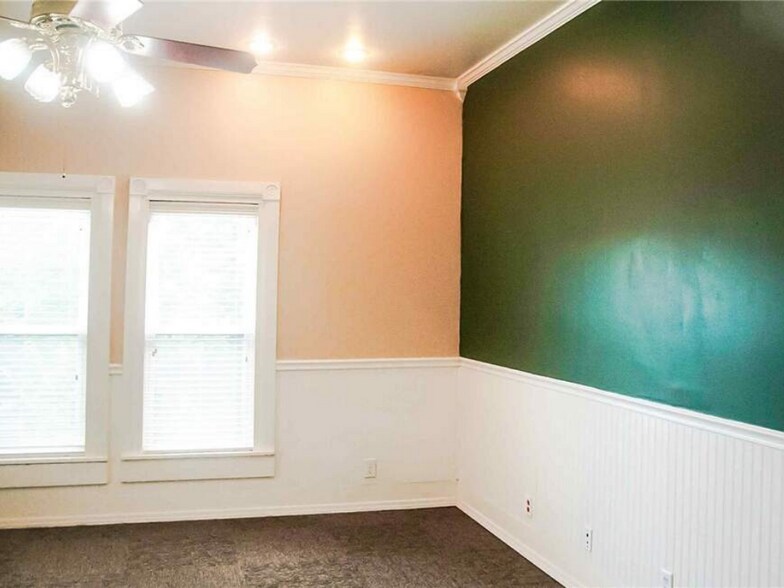 More Photos Of 1301 W Main St, Clarksville Office For Sale