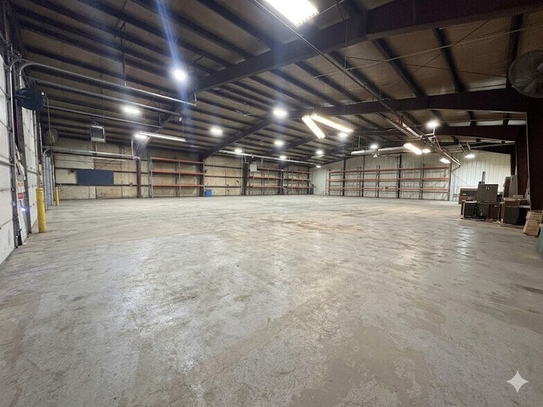 More Photos Of 950 E Melendy St, Ludington Distribution For Lease