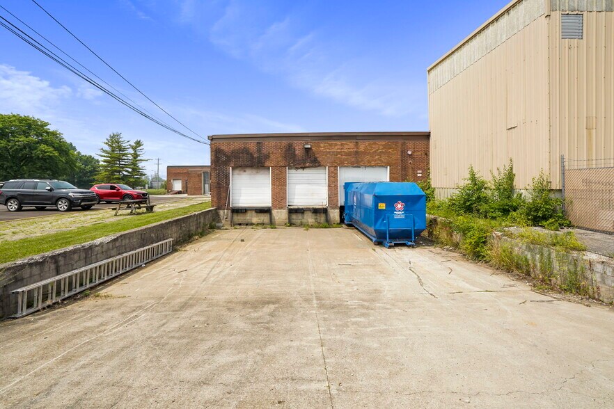 More Photos Of 1840 Progress Ave, Columbus Manufacturing For Sale