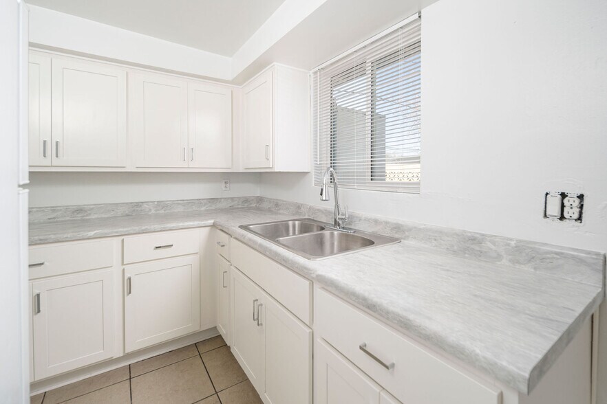 More Photos Of 7537 N 21st Ave, Phoenix Apartments For Sale