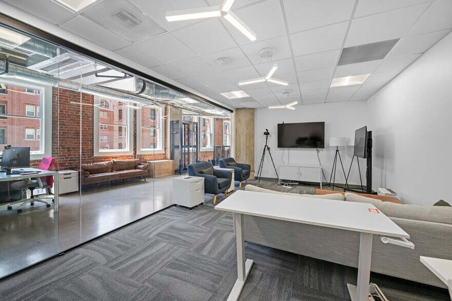 More Photos Of 1031 S Broadway, Los Angeles Office For Lease