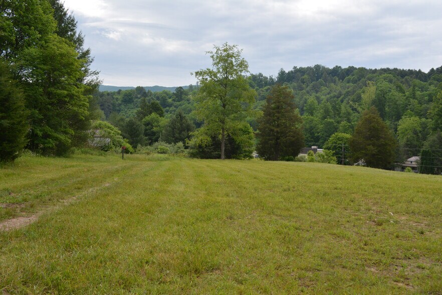 More Photos Of 6421 Highway 91 N, Laurel Bloomery Warehouse For Sale