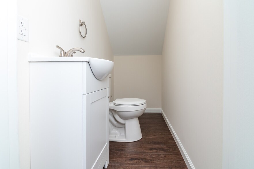 More Photos Of 105 E Adams St, Georgetown Apartments For Sale