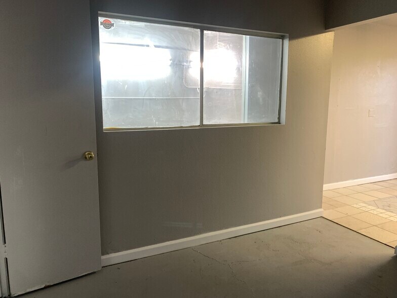 More Photos Of 2715 Highway 95, Bullhead City Self Storage For Lease
