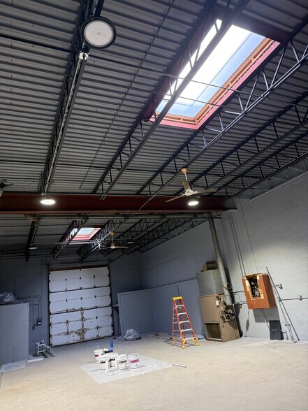 More Photos Of 484-516 Province Rd, Laconia Distribution For Lease