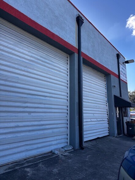 Primary Photo Of 2649 S Park Rd, Hallandale Warehouse For Lease