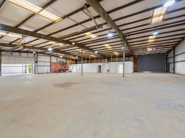More Photos Of 93 Thompson St, Asheville Manufacturing For Lease