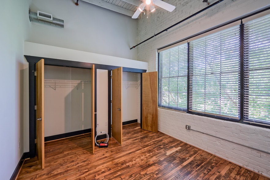 More Photos Of 1131 Commerce St, Petersburg Apartments For Sale