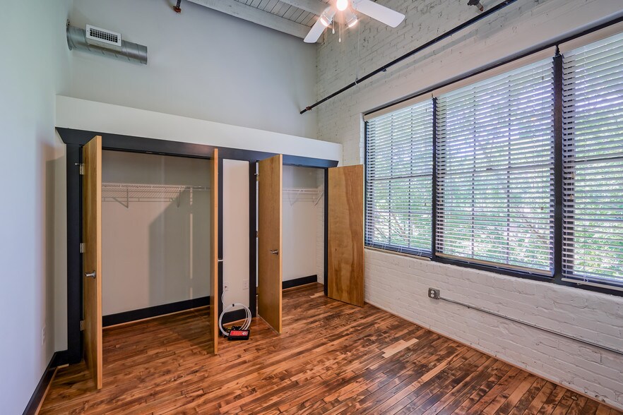 More Photos Of 1131 Commerce St, Petersburg Apartments For Sale