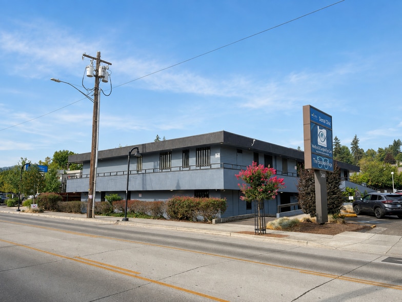 Primary Photo Of 2460 Willamette St, Eugene Medical For Lease