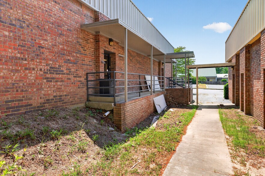 More Photos Of 3005 Lenora Church Rd, Snellville Office For Sale
