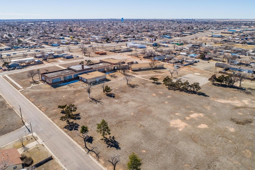More Photos Of 2800 NW 9th St, Amarillo Schools For Sale
