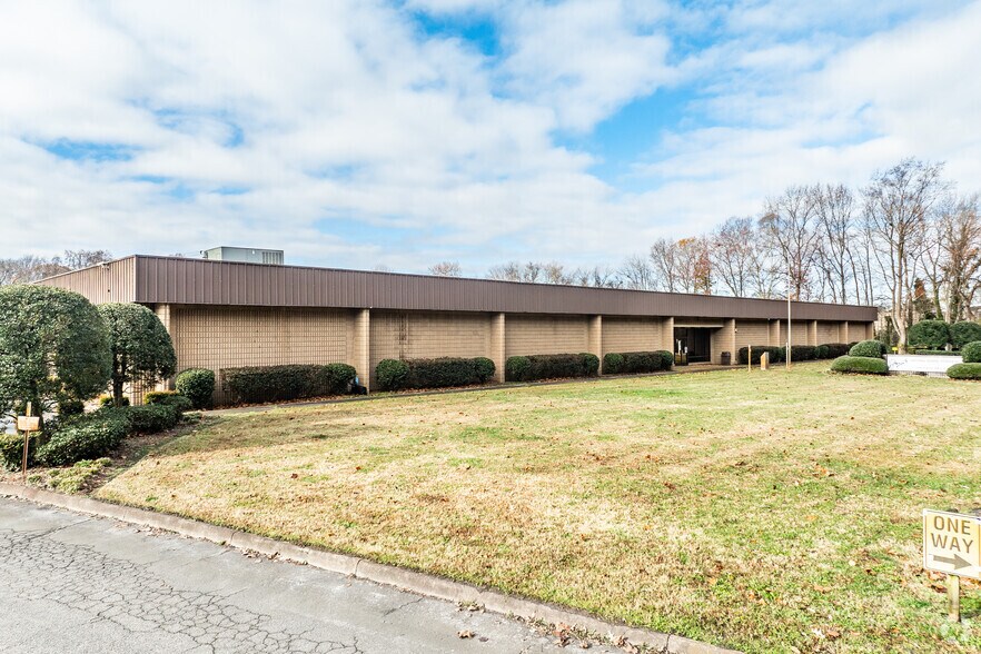 Primary Photo Of 2210 Paramont Ave, Chesapeake Manufacturing For Sale