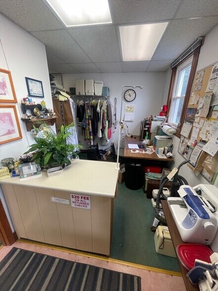 More Photos Of 635 S Lincoln Ave, O'Fallon Storefront Retail Office For Sale