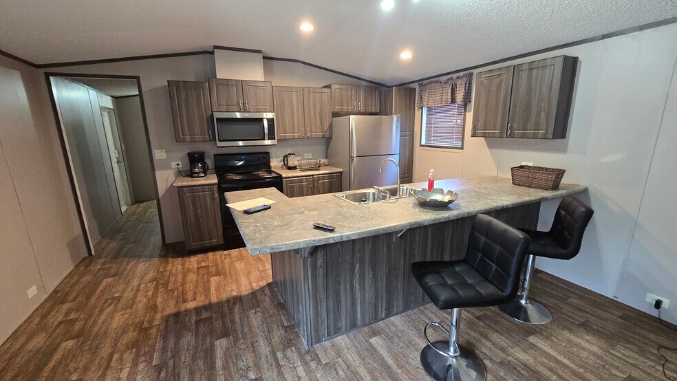 More Photos Of 44 Crawford Dr, Lake Placid Manufactured Housing Mobile Home Park For Sale