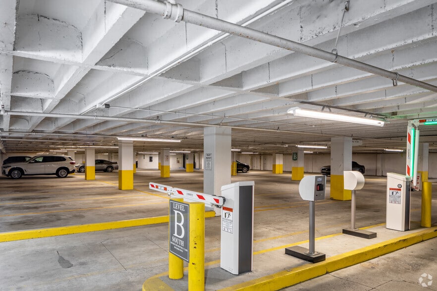 More Photos Of 1375 Peachtree St NE, Atlanta Office For Lease