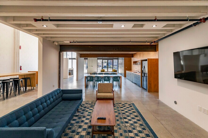 More Photos Of 371 S Anderson St, Los Angeles Flex For Lease