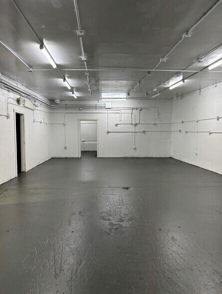 More Photos Of 13851 Saticoy St, Van Nuys Warehouse For Sale
