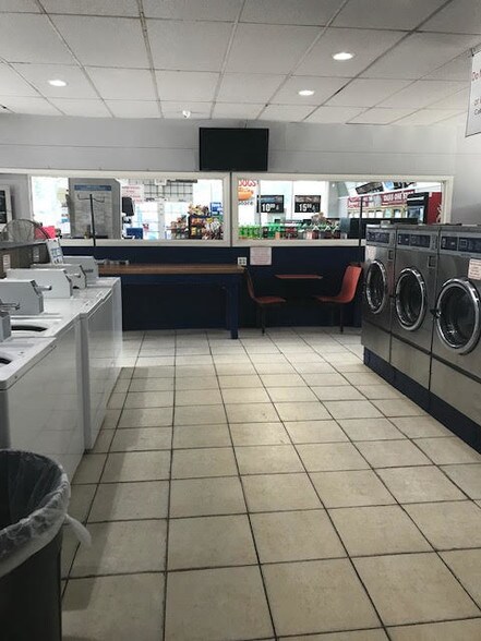 More Photos Of 1950 N Main St, Summerville Convenience Store For Sale