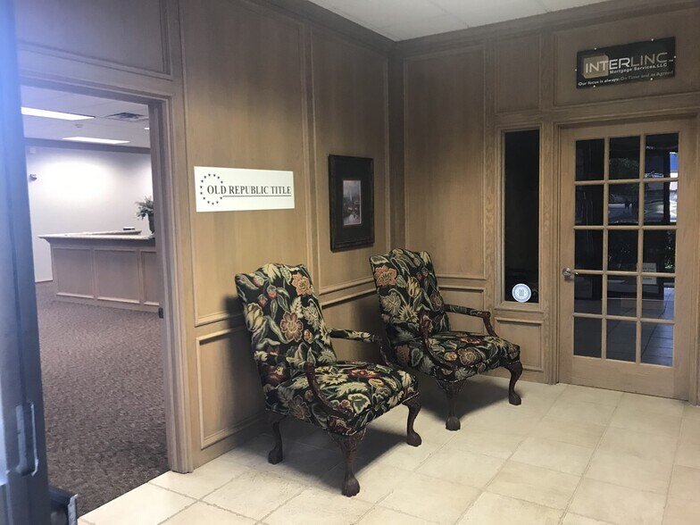 More Photos Of 2110-2120 S Broadway, Edmond Office For Lease