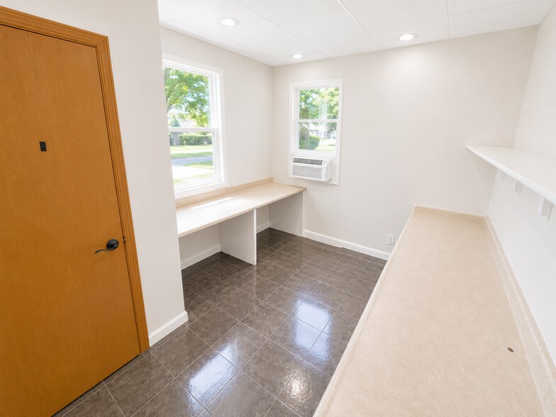 More Photos Of 238 Beach 20th St, Far Rockaway Medical For Lease