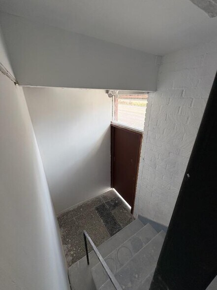 More Photos Of 8111 San Fernando Rd, Sun Valley Research And Development For Lease