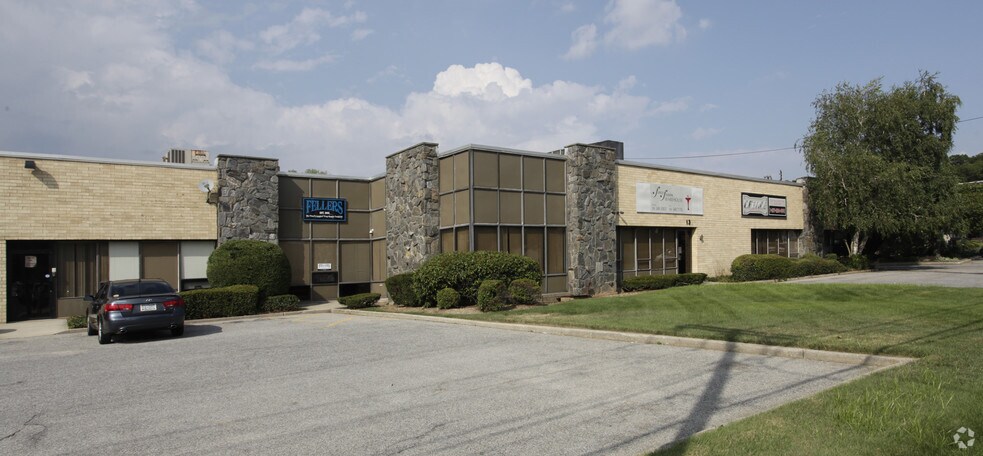 Primary Photo Of 126 DuPont St, Plainview Warehouse For Lease