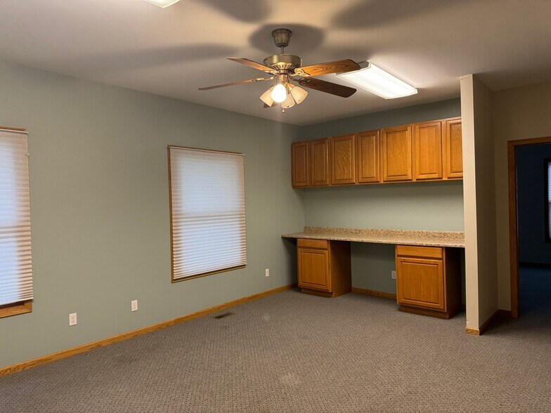 More Photos Of 3300 Commerce Dr, Dekalb Medical For Lease