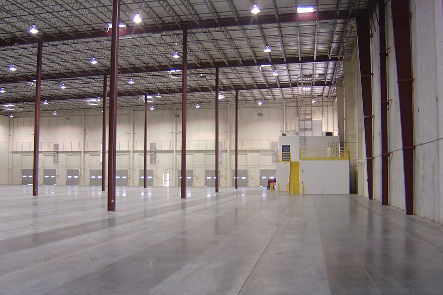 More Photos Of 1103 Carlos G Parker Blvd, Taylor Warehouse For Lease