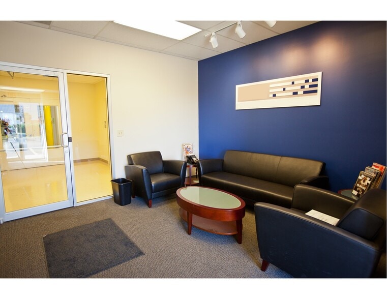 More Photos Of 857 Landmark Dr, Belvidere Warehouse For Lease