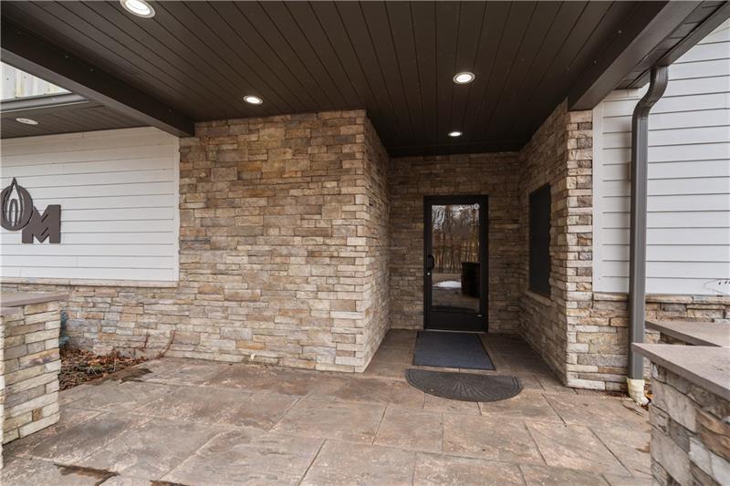 More Photos Of 114 Oil Ln, Hunker Office For Lease