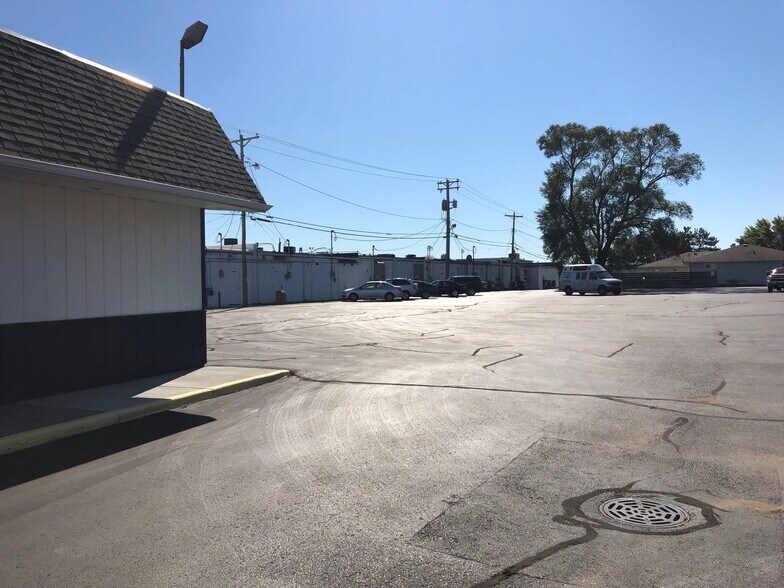 More Photos Of 2613 E Clairemont Ave, Eau Claire Restaurant For Lease