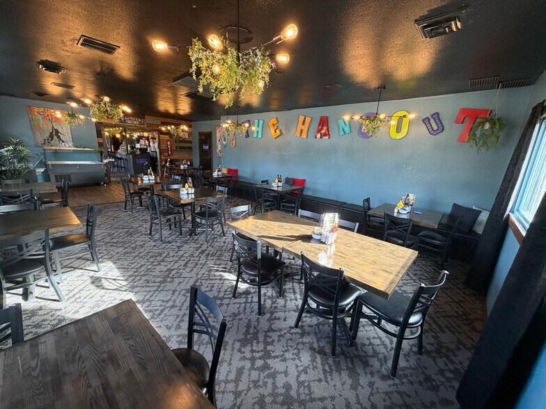 More Photos Of 1111 E Park Ave, Anaconda Restaurant For Sale