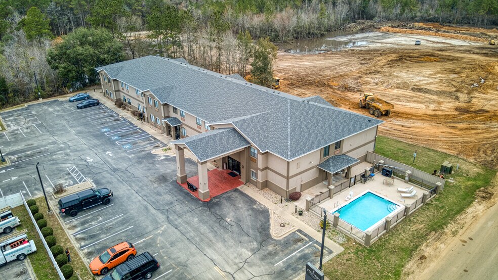 More Photos Of 85 River Park Dr, Midway Hotel For Sale