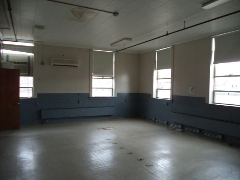 More Photos Of 10 School St, Allenstown Specialty For Sale