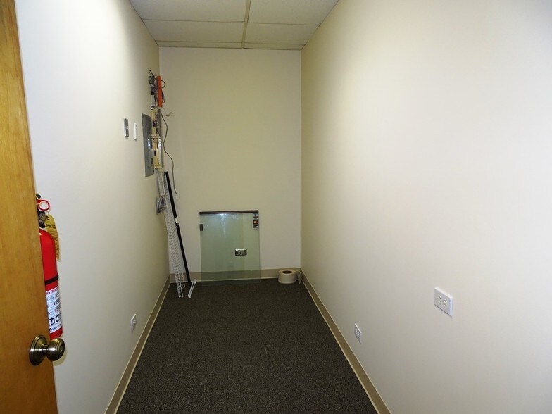 More Photos Of 34 N Island Ave, Batavia Medical For Lease