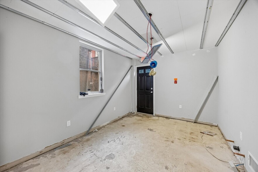 More Photos Of 1909 S Broad St, Philadelphia Office Residential For Sale