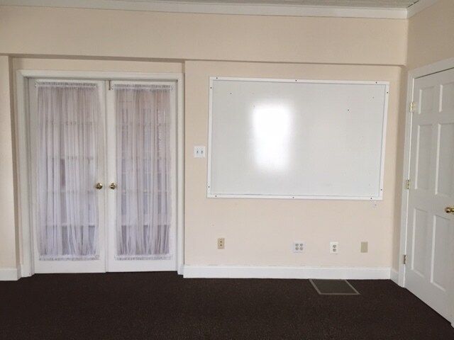 More Photos Of 56 Main St, Southampton Office For Lease