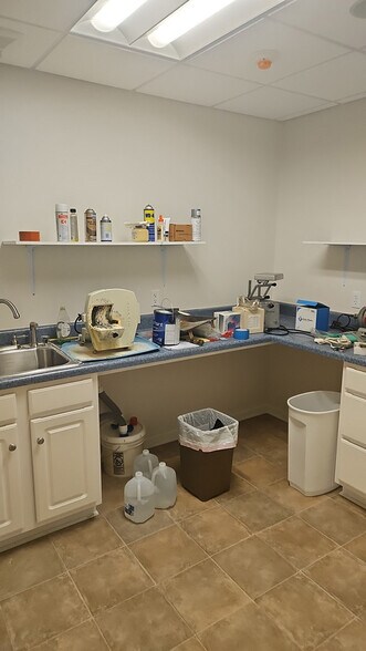 More Photos Of 1626 Getty Ave, Indiana Medical For Lease