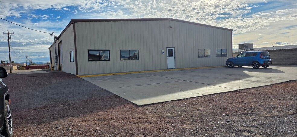Primary Photo Of 1470 E Gardena Rd, Fort Mohave Flex For Lease