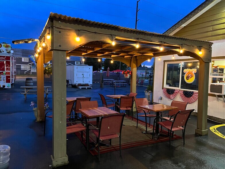 More Photos Of 411 Oregon Way, Longview Fast Food For Sale