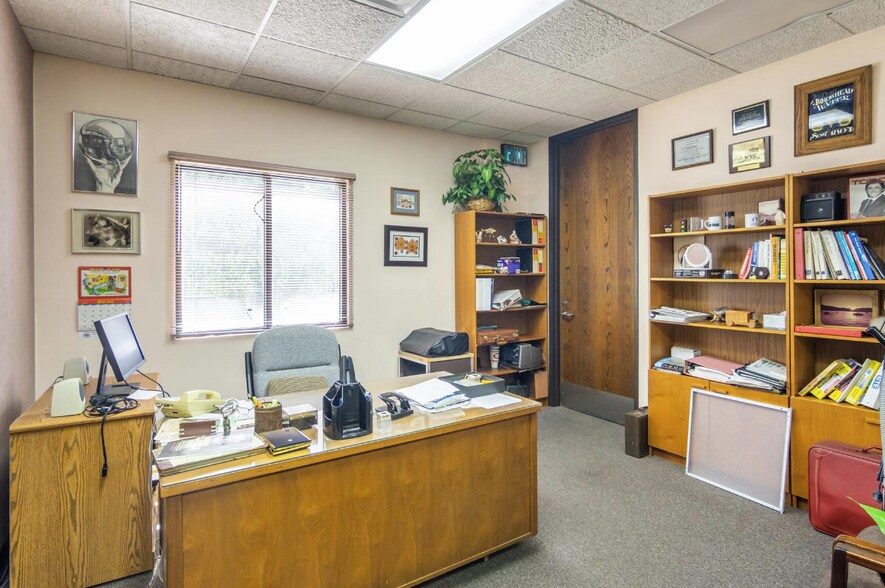More Photos Of 17408 Chatsworth St, Granada Hills Office For Sale