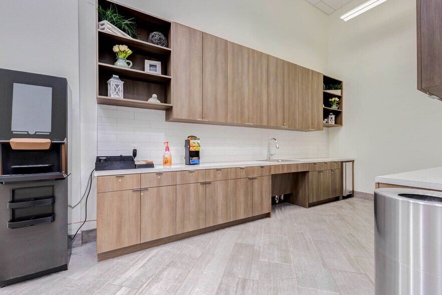 More Photos Of 1800 Bering Dr, Houston Office For Lease