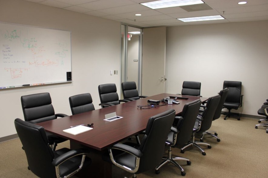 More Photos Of 4005 Technology Dr, Angleton Office For Lease